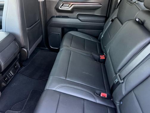 Summit White 2024 GMC Sierra 1500 SLT
