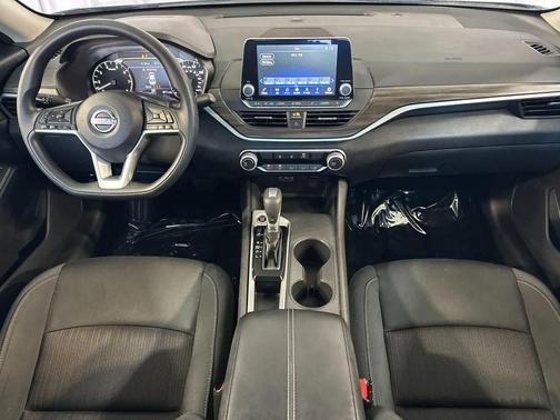 Super Black 2025 Nissan Altima SV