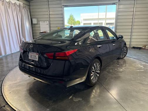 Super Black 2025 Nissan Altima SV