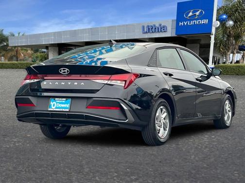 Abyss Black 2026 Hyundai ELANTRA SE