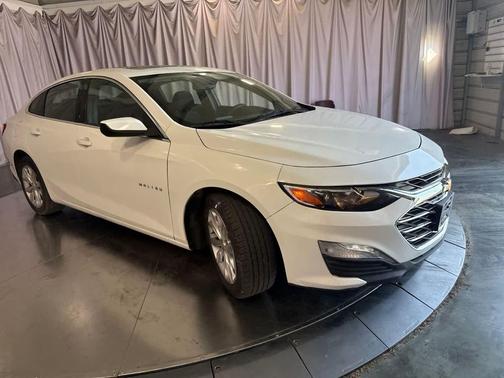Summit White 2019 Chevrolet Malibu LT