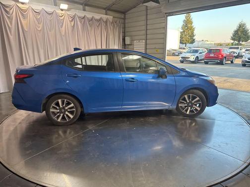 Electric Blue Metallic 2021 Nissan Versa 1.6 SV