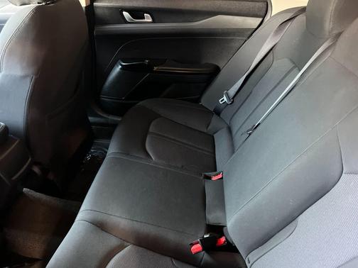 Everlasting Silver 2021 Kia K5 LX