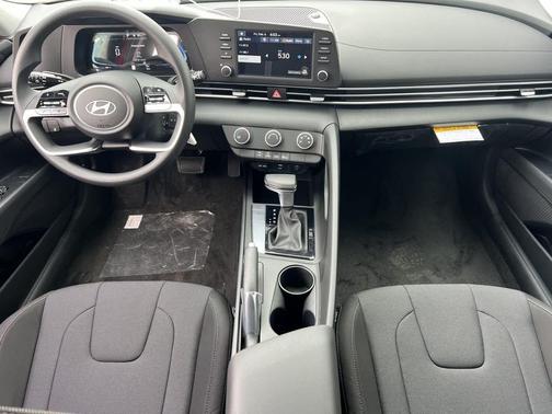 Abyss Black 2026 Hyundai ELANTRA SE