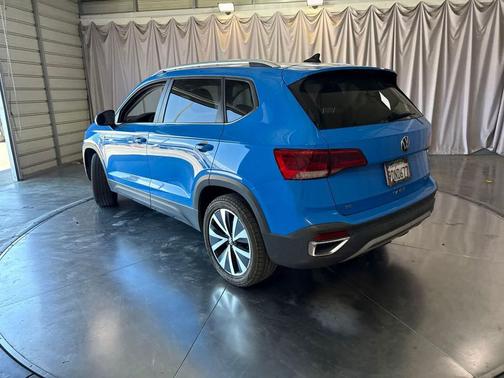 Cornflower Blue 2023 Volkswagen Taos SE