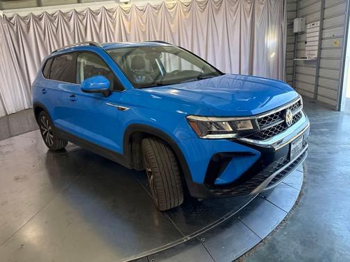 Cornflower Blue 2023 Volkswagen Taos SE