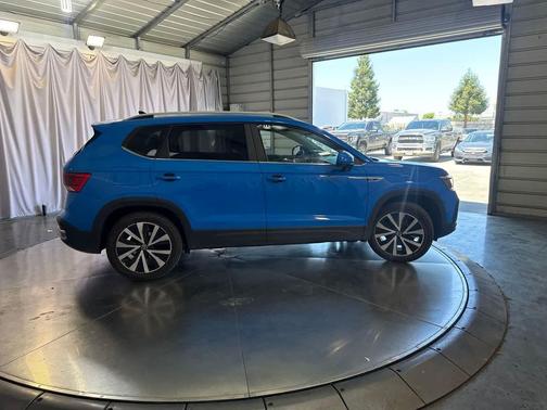 Cornflower Blue 2023 Volkswagen Taos SE