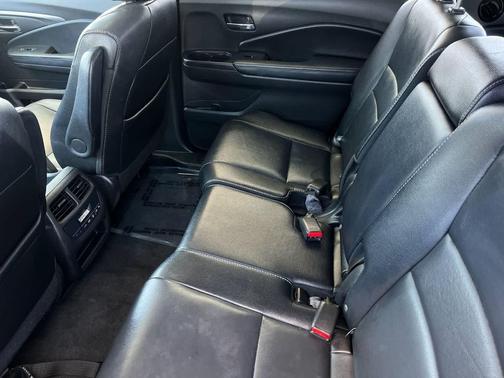 Crystal Black Pearl 2017 Honda Pilot EX-L