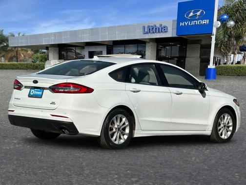 OXFORD WHITE 2019 Ford Fusion SE