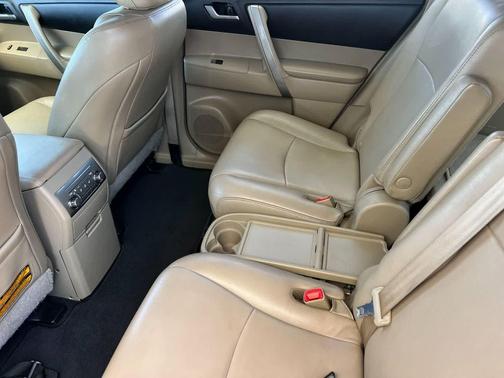 Blizzard Pearl 2012 Toyota Highlander SE