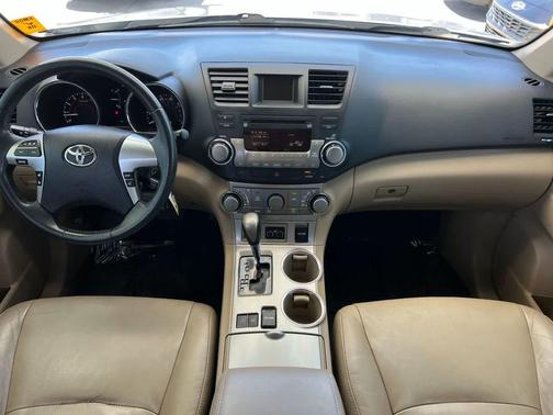 Blizzard Pearl 2012 Toyota Highlander SE