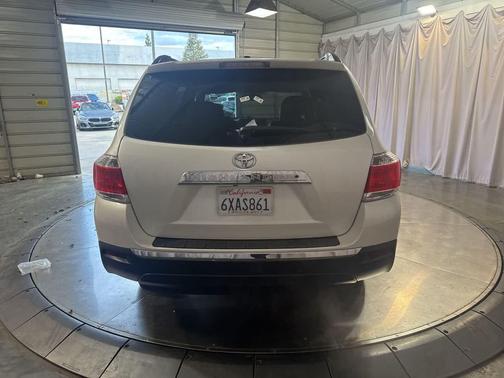 Blizzard Pearl 2012 Toyota Highlander SE
