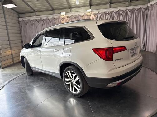 White Diamond Pearl 2016 Honda Pilot Touring