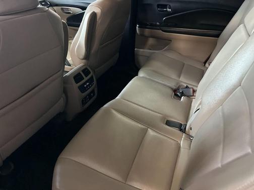 White Diamond Pearl 2016 Honda Pilot Touring