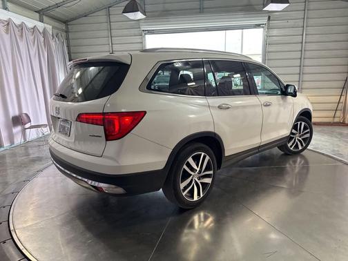 White Diamond Pearl 2016 Honda Pilot Touring