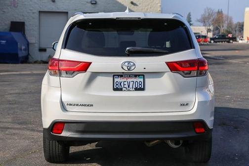 Photo 5 of 26 of 2019 Toyota Highlander XLE