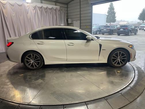 2022 BMW 330e Base