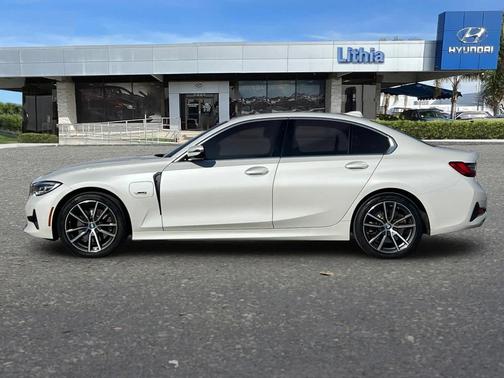 2022 BMW 330e Base