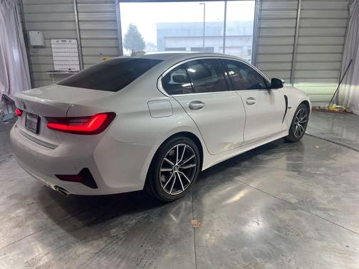 2022 BMW 330e Base