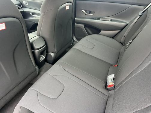 Abyss Black 2026 Hyundai ELANTRA SE