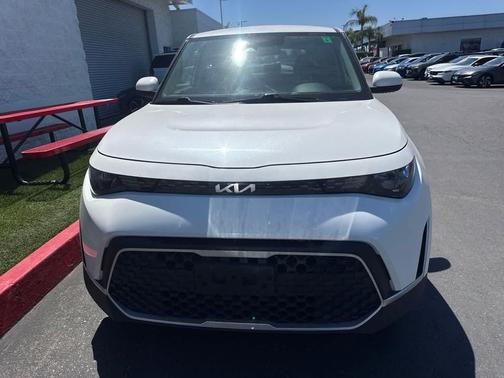 Snow White Pearl 2023 Kia Soul LX