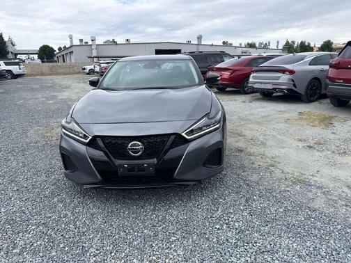 Gun Metallic 2023 Nissan Maxima SV