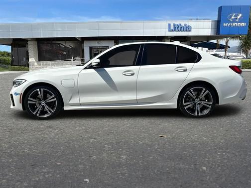 Alpine White 2021 BMW 330e 330e