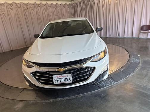 Summit White 2023 Chevrolet Malibu LT