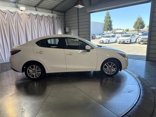 Frost 2018 Toyota Yaris iA Base