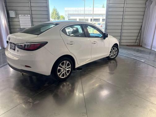 Frost 2018 Toyota Yaris iA Base