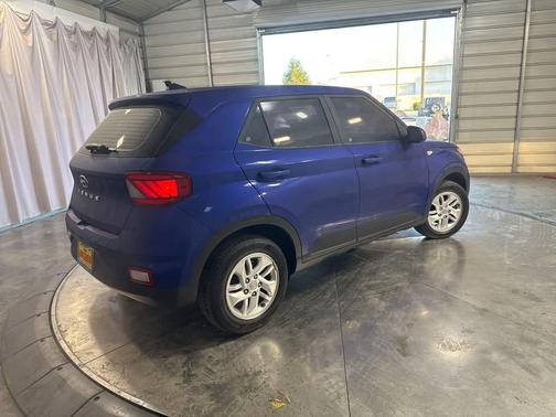 2022 Hyundai VENUE SE