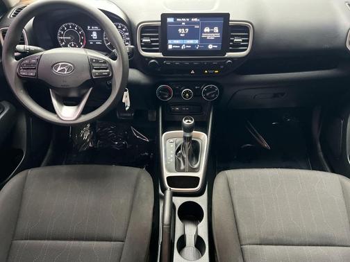 2022 Hyundai VENUE SE