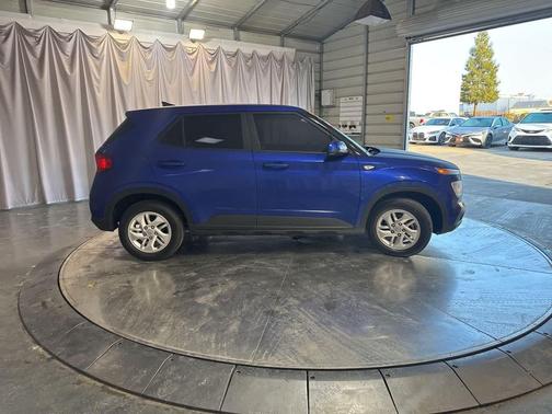 2022 Hyundai VENUE SE
