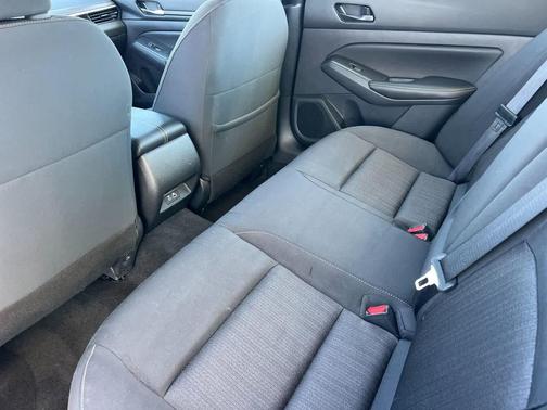 Glacier White 2025 Nissan Altima SV