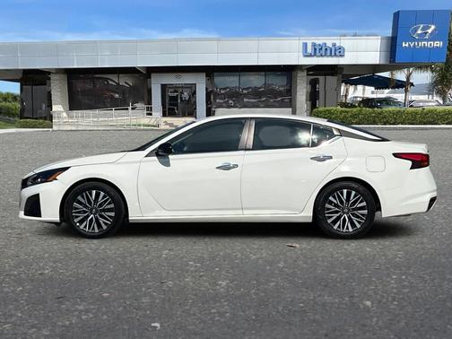 Glacier White 2025 Nissan Altima SV