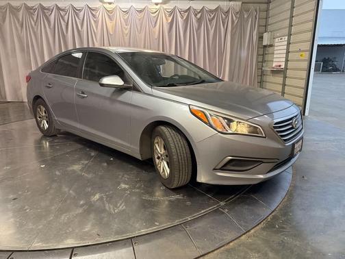 2017 Hyundai SONATA SE