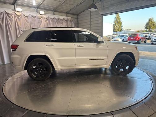 Bright White Clearcoat 2015 Jeep Grand Cherokee Altitude