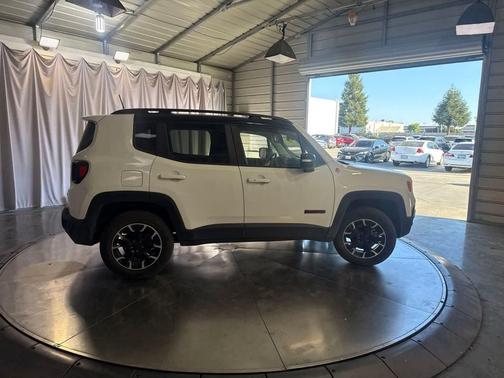 Alpine White Clearcoat 2023 Jeep Renegade Trailhawk
