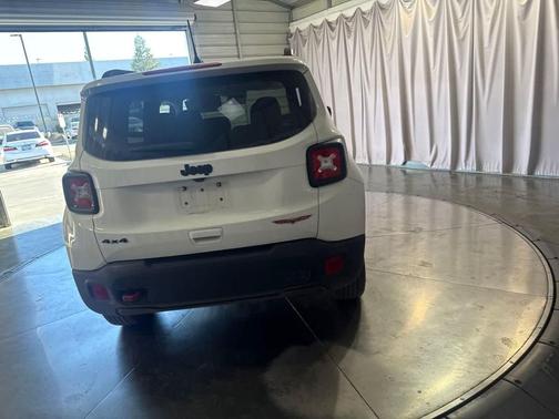 Alpine White Clearcoat 2023 Jeep Renegade Trailhawk