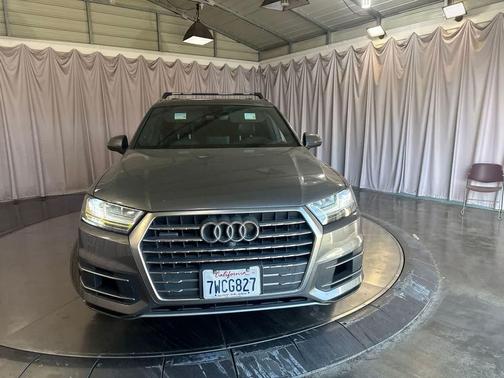 Graphite Gray Metallic 2017 Audi Q7 3.0T Premium