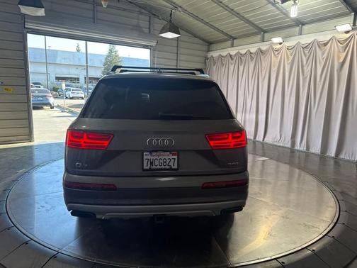 Graphite Gray Metallic 2017 Audi Q7 3.0T Premium