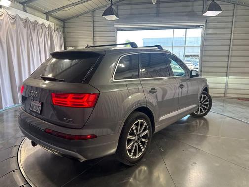 Graphite Gray Metallic 2017 Audi Q7 3.0T Premium