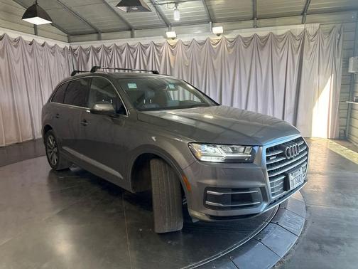 Graphite Gray Metallic 2017 Audi Q7 3.0T Premium