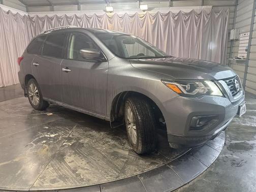 2019 Nissan Pathfinder SV