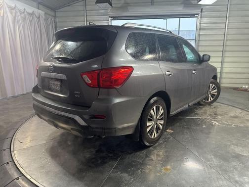 2019 Nissan Pathfinder SV