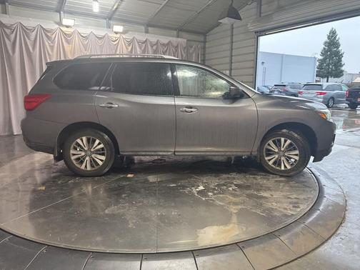 2019 Nissan Pathfinder SV