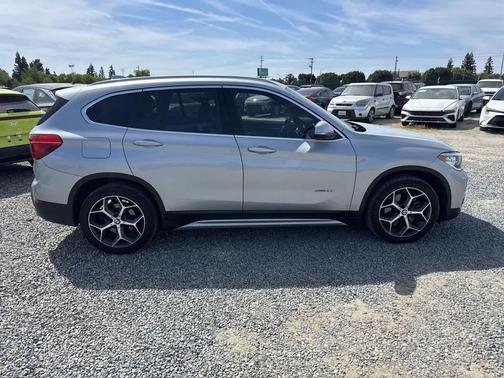 Glacier Silver Metallic 2018 BMW X1 sDrive28i