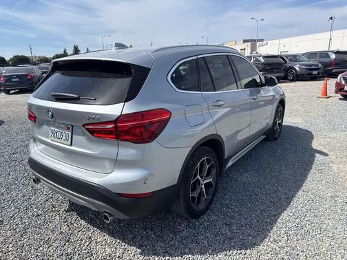 Glacier Silver Metallic 2018 BMW X1 sDrive28i