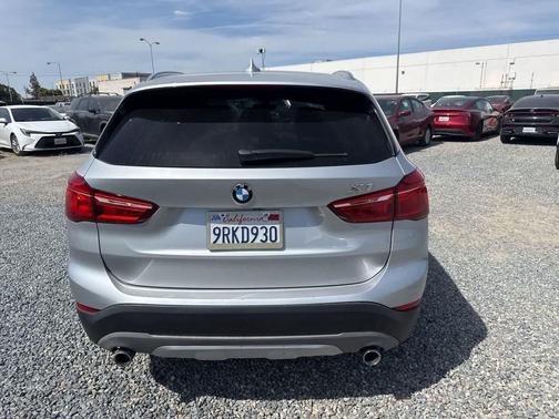 Glacier Silver Metallic 2018 BMW X1 sDrive28i