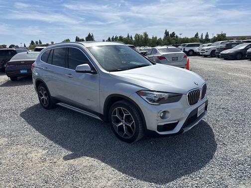 Glacier Silver Metallic 2018 BMW X1 sDrive28i